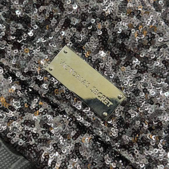 Victoria's Secret Silver Sequin Fold Over Cosmetic Clutch With Zipped Pocket - Picture 3 of 7